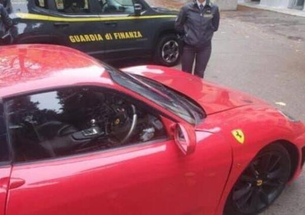 Trasforma la Toyota in Ferrari, ma non si pu&ograve;: perch&eacute; &egrave; stato denunciato un 26enne
