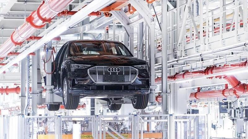 Audi Q8 e-tron: sempre pi&ugrave; plastica riciclata nell&#039;abitacolo [VIDEO]