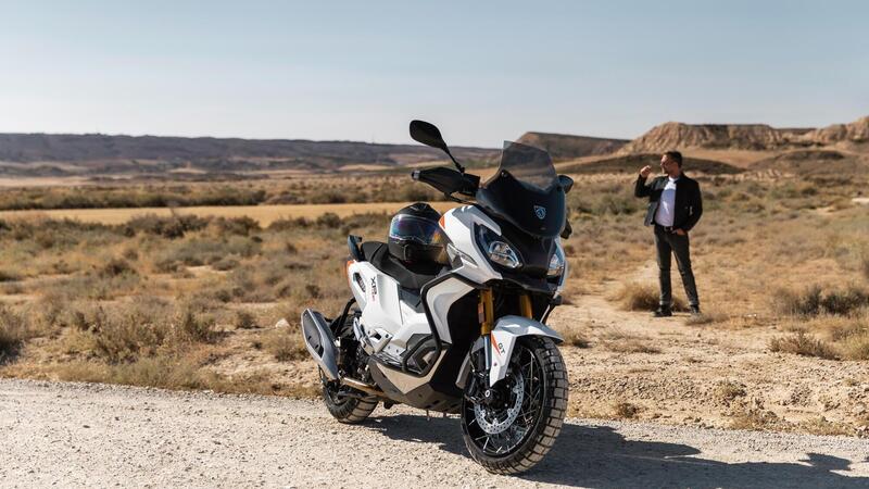 XP400, il nuovo scooter adventure sport di Peugeot. Allure e GT