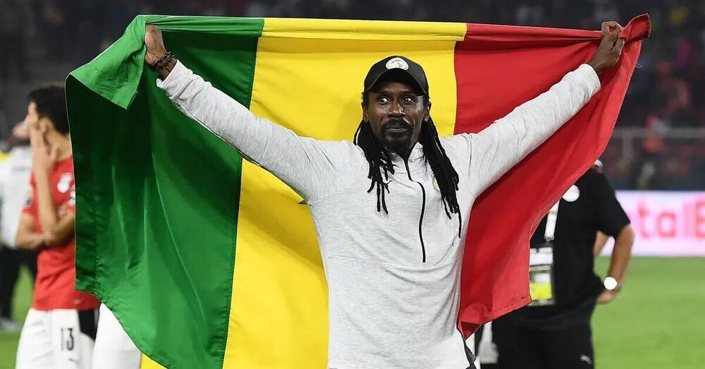Ok, ma chi &egrave; Aliou Ciss&eacute;, coach del Senegal, che somiglia a SnoopDogg e soprannominato Bob Marley?