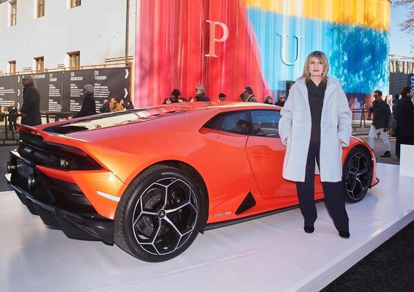 Addio a Katia Bassi, la manager delle supercar: dalla Ferrari alla Lamborghini, fino alla Silk-Faw