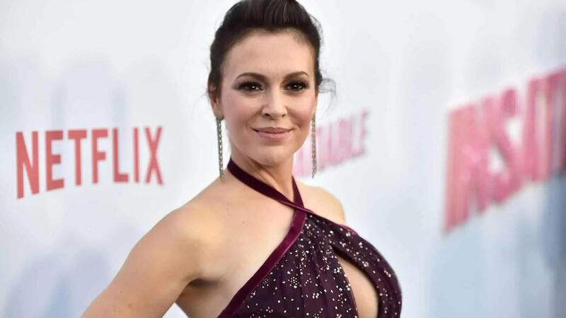 Alyssa Milano cambia la Tesla con una Volkswagen. Ed Elon Musk la prende malissimo