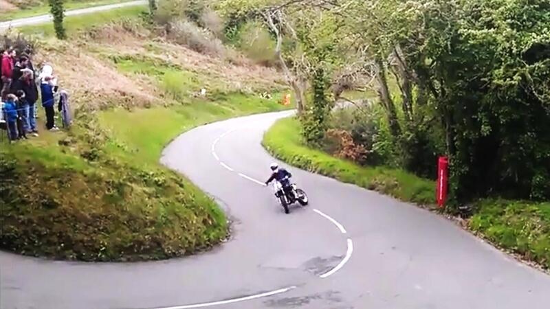 Una curva - quasi - perfetta (supermotard in montagna) [VIDEO VIRALE]