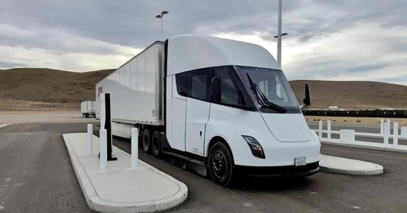 Il Tesla Semi fa il viaggio inaugurale: 800 km a pieno carico