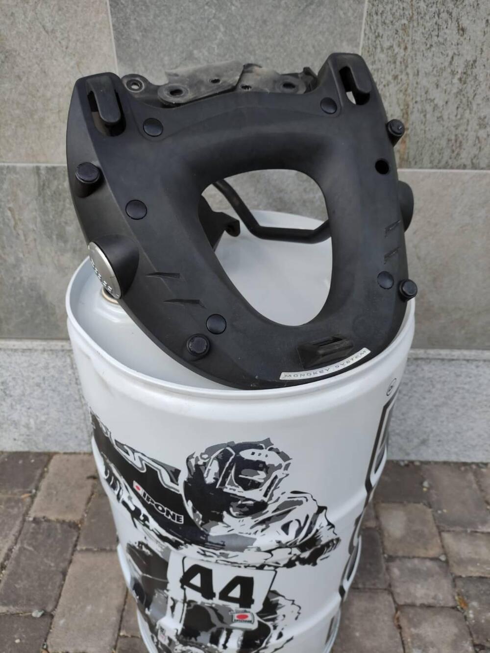 PIASTRA PORTAPACCHI GIVI MONOKEY X SUZUKI GSR 600 (4)