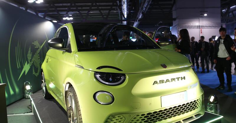 Abarth 500e: ruba la scena alla Milan Games Week (anche al sim) 