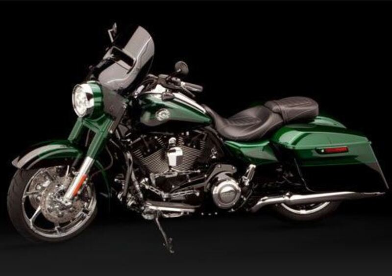 Harley-Davidson CVO - Custom Vehicle Operations 1800 Road King (2014) - FLHRSE (4)