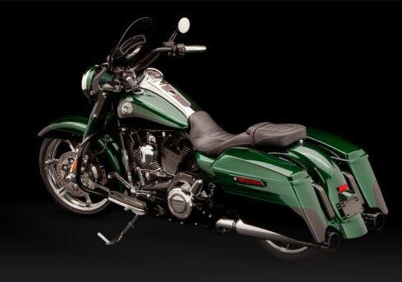 Harley-Davidson CVO - Custom Vehicle Operations 1800 Road King (2014) - FLHRSE (5)