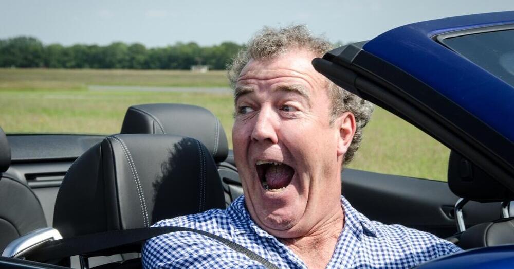 Jeremy Clarkson vede incidenti d&#039;auto ovunque. Ma anche meteoriti e gatti: &ldquo;Siamo tutti impazziti&rdquo; 