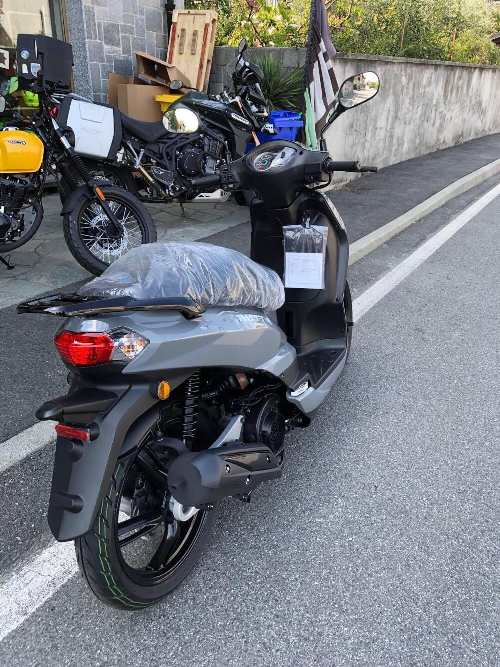 Peugeot Tweet 125i Active (2021 - 25) (11)