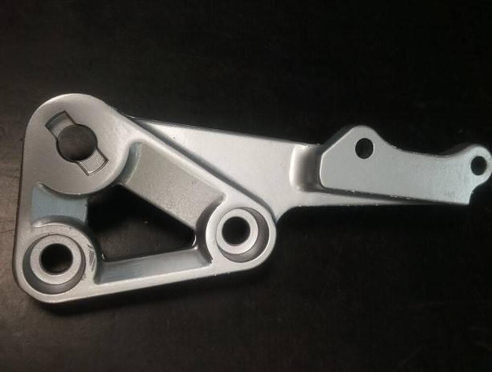 piastra per poggiapiede SV650 Suzuki (2)