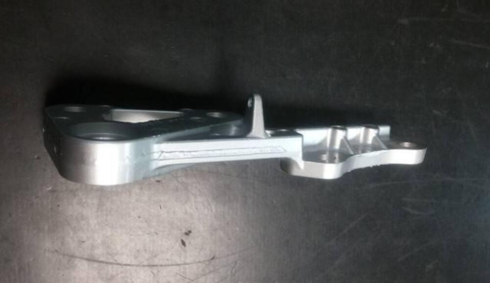 piastra per poggiapiede SV650 Suzuki (4)