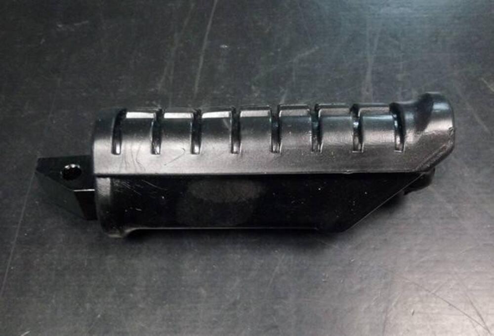 poggiapiede GZ 125 / 250 Suzuki (4)