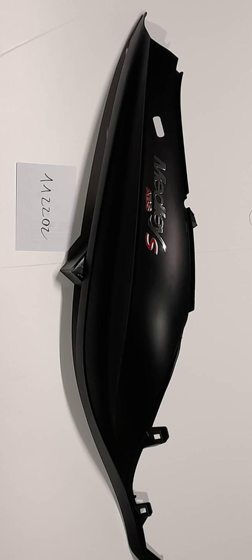 Fiancata posteriore destra Piaggio Medley s125/15 (2)