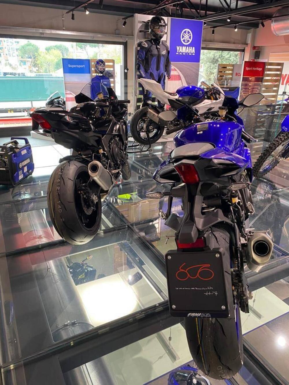 Yamaha YZF R1 (2020 - 25) (2)