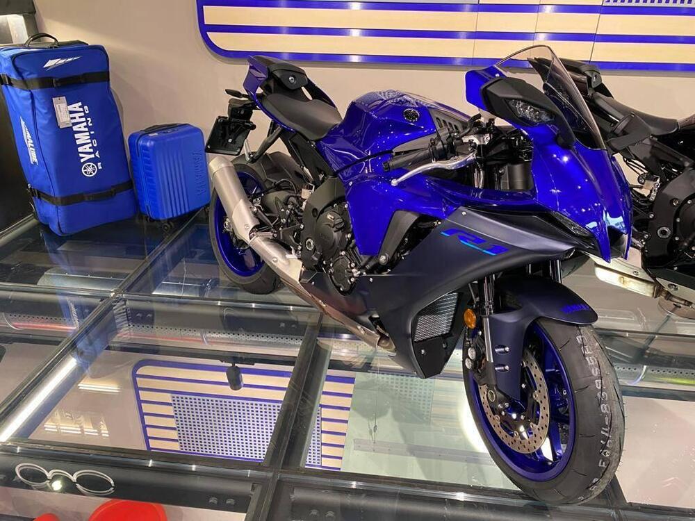 Yamaha YZF R1 (2020 - 25) (3)