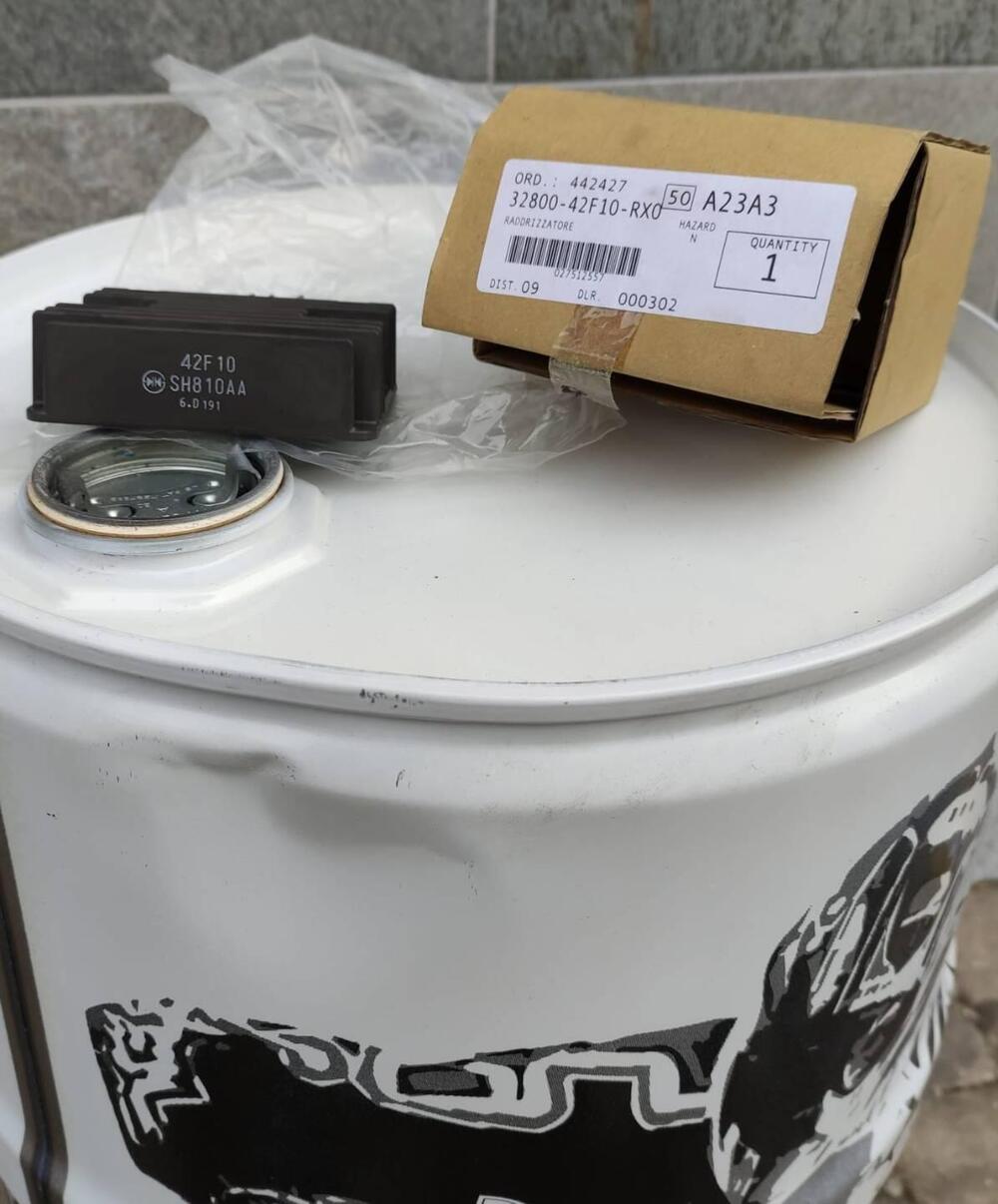 regolatore tensione burgman 400 Suzuki (3)