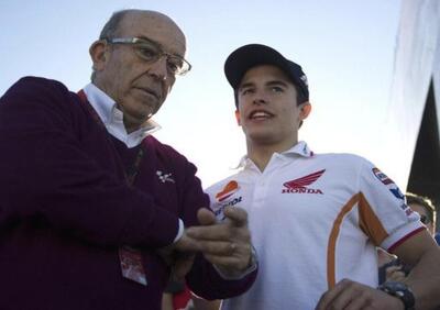 Ezpeleta: “Copiamo la F1”. Marquez: “MotoGP troppo come la F1” #lanotiziainprimafila [VIDEO]