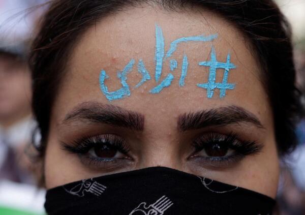 Le proteste in Iran contro il velo per le donne sono una vera rivoluzione. Ma senza un leader