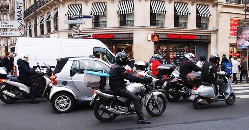 Moto parcheggiate: a Parigi 200.000 multe in tre mesi