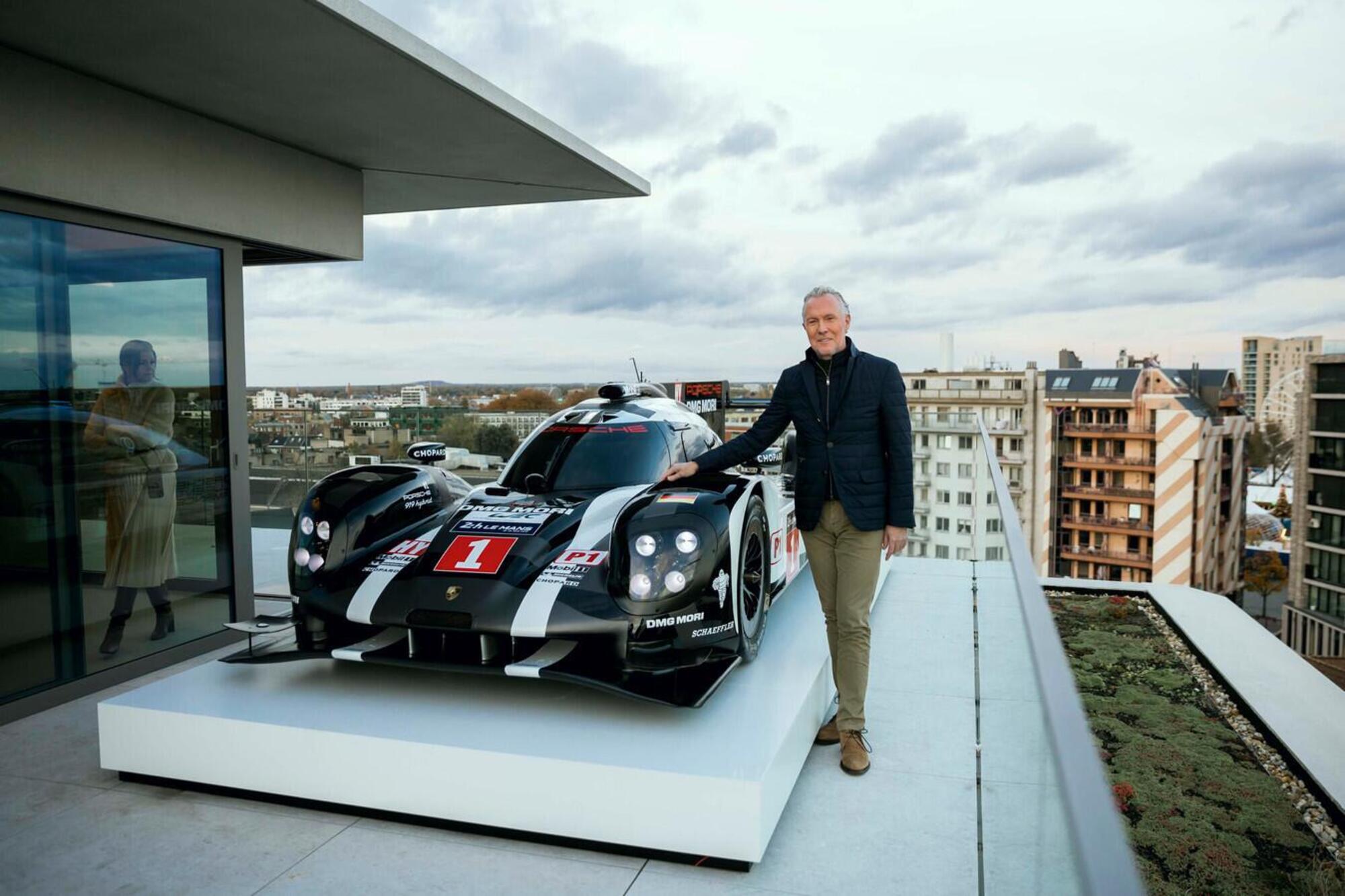 Luc Vanderfeesten con la sua Porsche 919 sul terrazzo