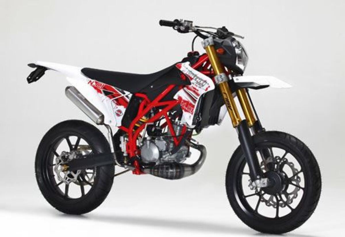 Valenti N 01 50 Naked (2014)