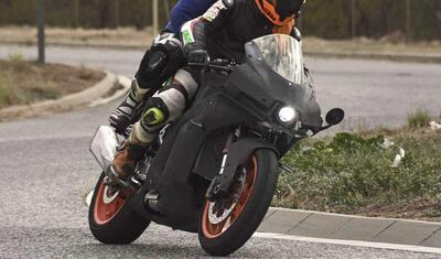 KTM RC 990: si prepara il ritorno della super sportiva [Foto Spia]