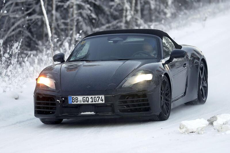 Tesla teme Porsche, ecco le foto spia della 718 Boxster