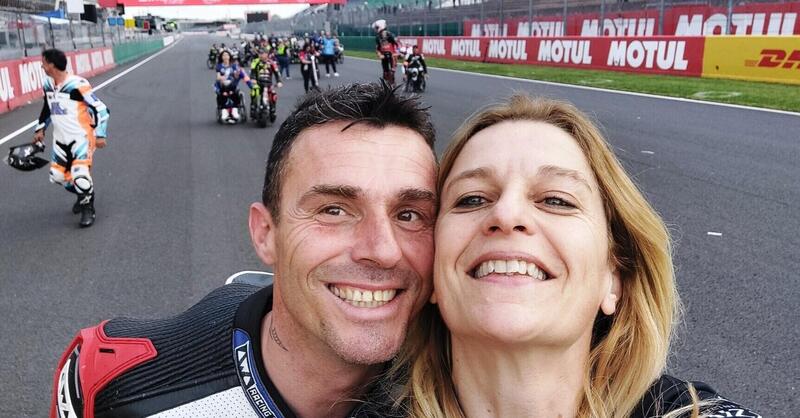 Un amore a 300 km all&#039;ora: Emiliano Malagoli e Chiara Valentini festeggiano un amore nato 10 anni fa al Mugello!