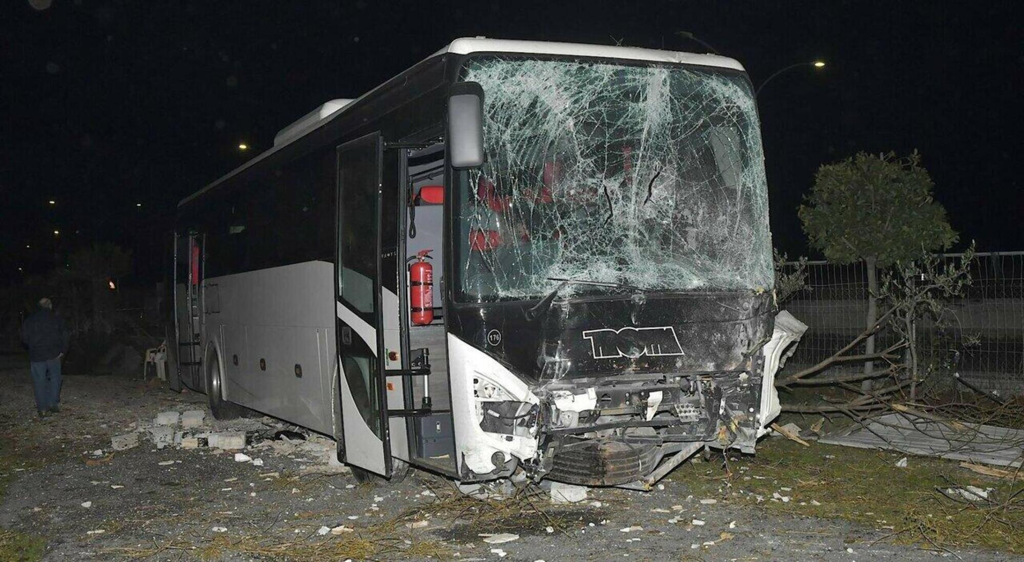 Il bus dopo l&#039;incidente