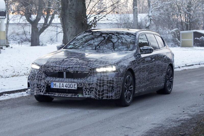 Nuova BMW Serie 5 (elettrica), ecco le foto spia