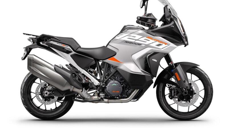 La KTM 1290 Super Adventure S si rif&agrave; il trucco per il 2023