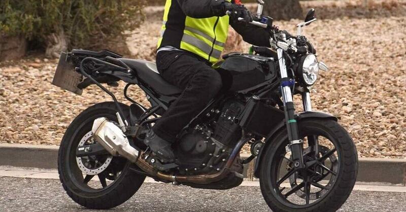 Royal Enfield 450, un altro prototipo sorpreso nei test 