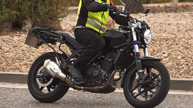 Royal Enfield 450, un altro prototipo sorpreso nei test 