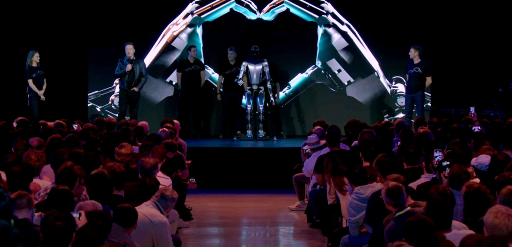 Elon Musk presenta il robot umanoide sviluppato da Tesla