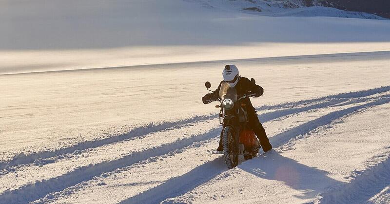 C&#039;&egrave; chi &egrave; andato al Polo Sud in moto: Royal Enfield 90&deg; South - Quest for the Pole