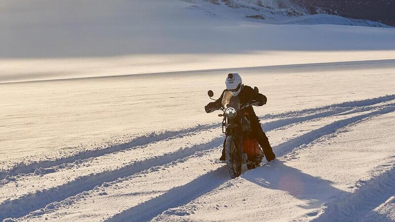 C&#039;&egrave; chi &egrave; andato al Polo Sud in moto: Royal Enfield 90&deg; South - Quest for the Pole