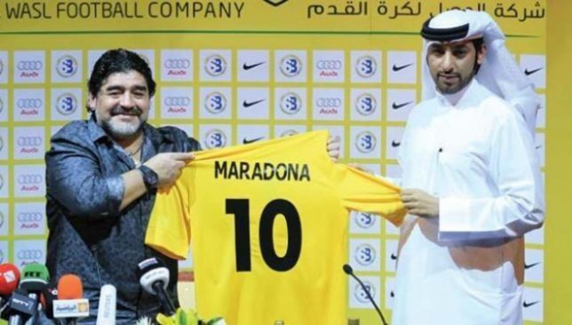 Nel 2011Maradona firma un contratto con l&#039;Al-Wasl di Dubai