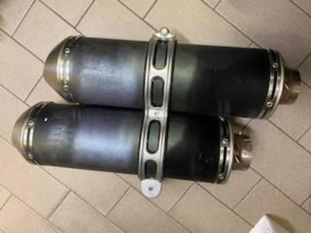 Portatarga, centralina, frecce, filtro,marmitta, c Ducati (4)