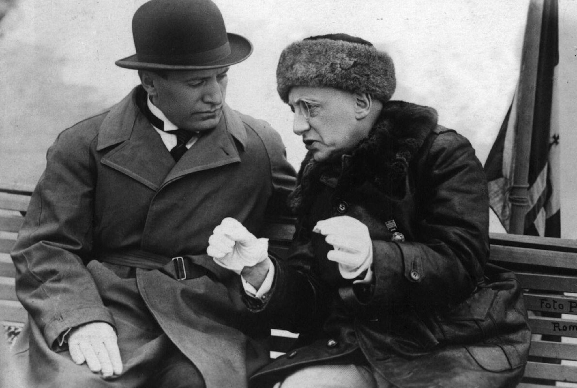 Gabriele D&#039;Annunzio, a destra, con Benito Mussolini