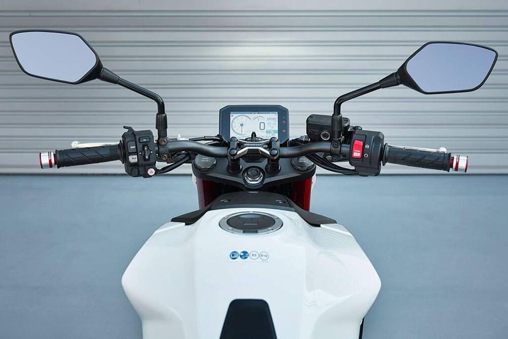 Honda CB 750 Hornet (2023 - 24) (12)