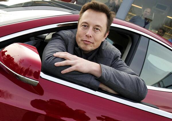 Tesla chiude l'anno peggiore della sua storia e la colpa sarebbe di Elon Musk, anche se lui nega