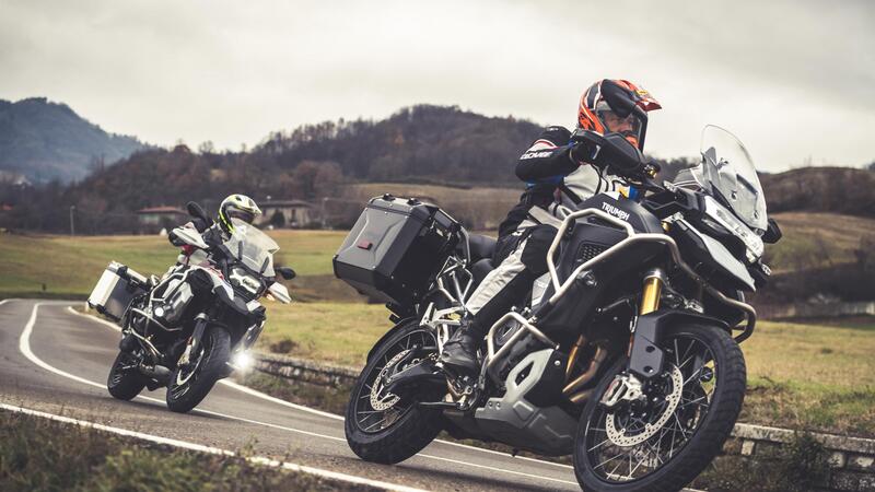 Confronto: BMW R1250GS Adventure vs Triumph Tiger 1200 Rally Explorer [Video Prova]