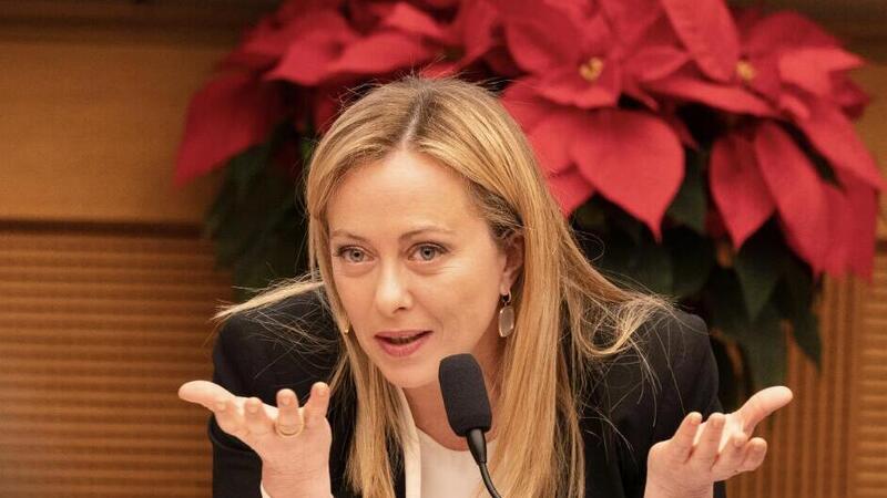 Che cosa ha detto la premier Meloni sulla fine dei motori endotermici