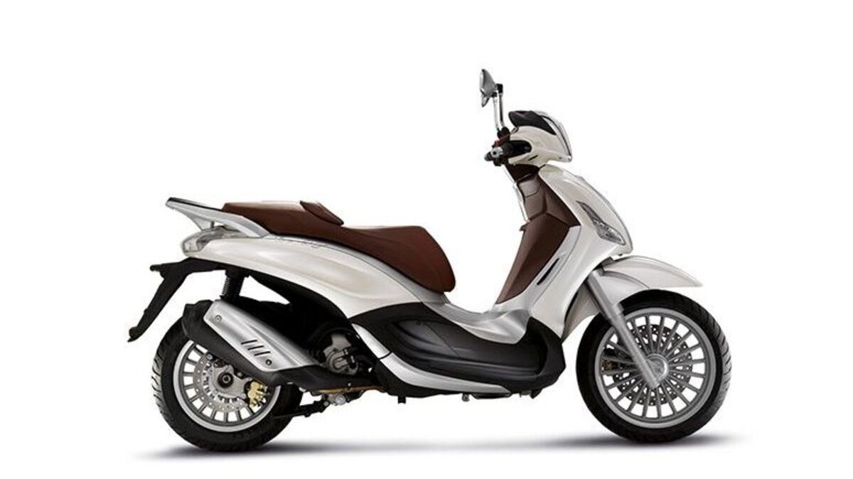 Beverly 350 Recensioni Piaggio Beverly 300 Scooter VelocitÃ