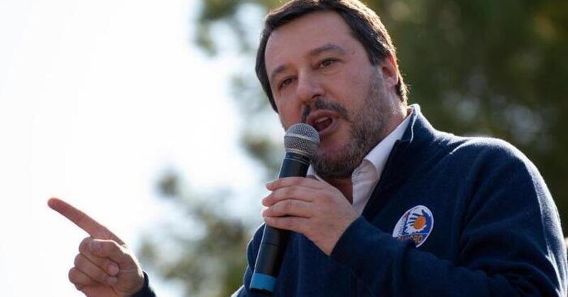 Monopattini, Salvini: &quot;Targa e casco li voglio obbligatori&quot;