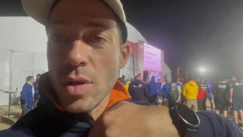 Dakar 2023: con &quot;Gerri&quot; Gerini al briefing dei piloti e dei team [VIDEO]