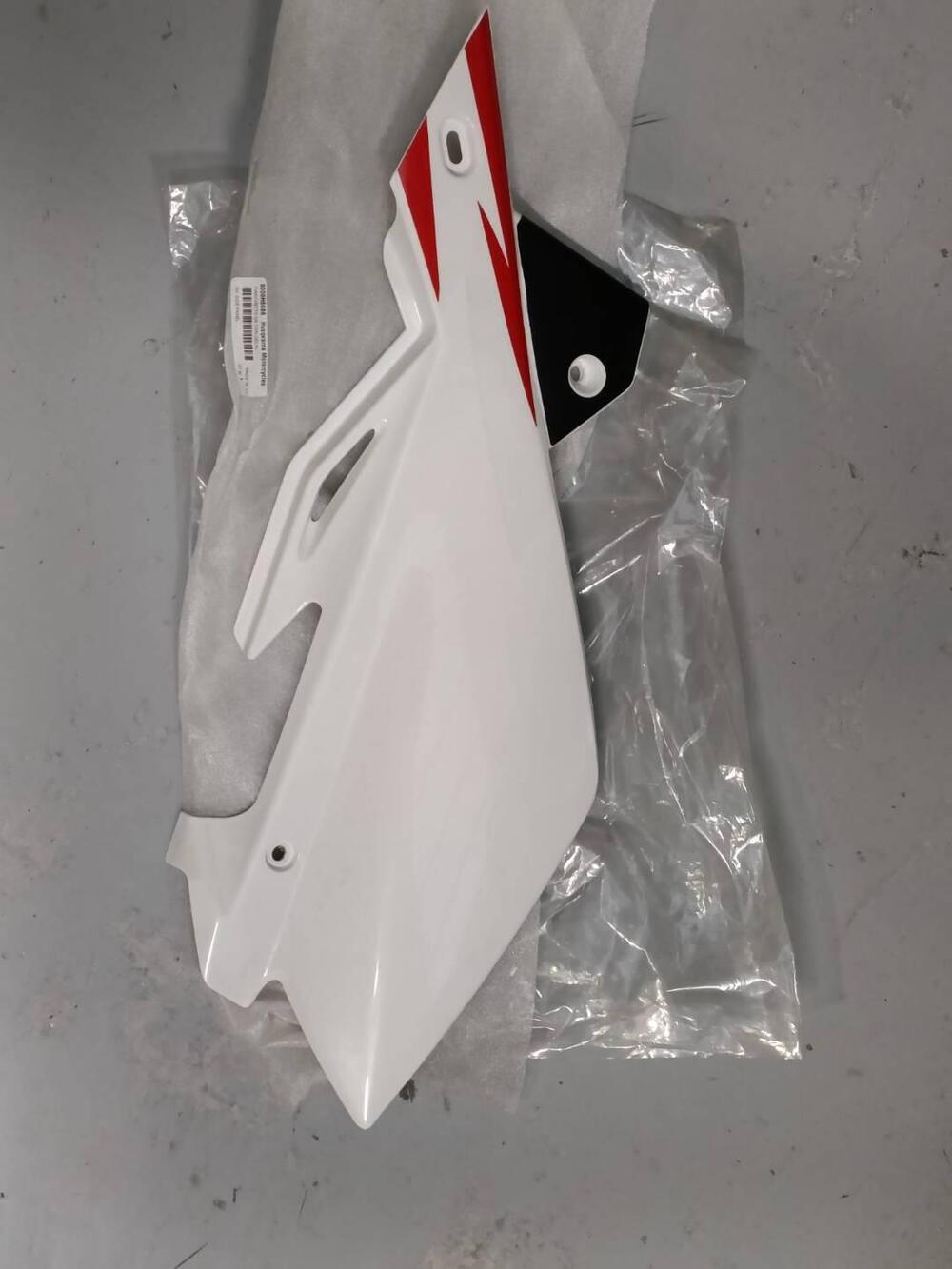 Fianchetto dx Husqvarna WR anno 2012 Codice 8000H6