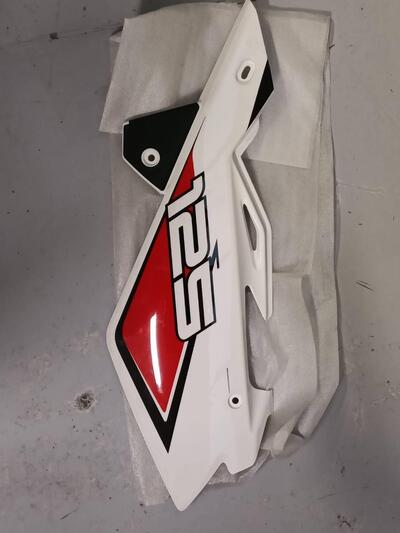 Fianco sx Husqvarna TE/WRE anno 2011. Codice 8000H