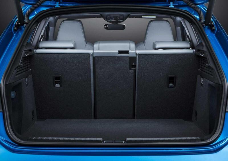 Audi A3 Sportback (2020-->>) (41)
